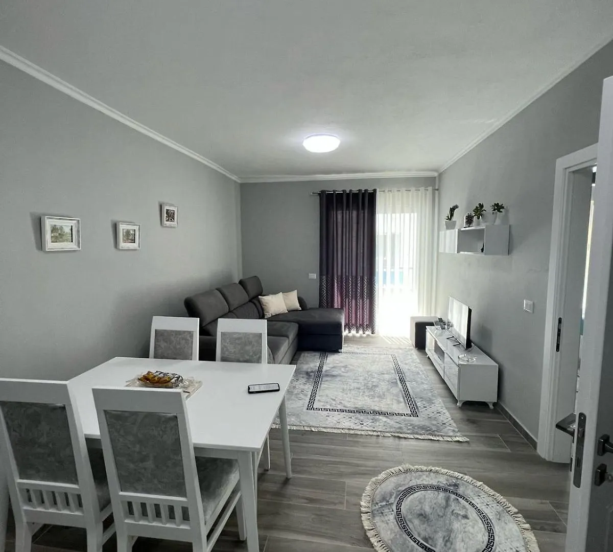 Lägenhet Apartaments Tushemisht